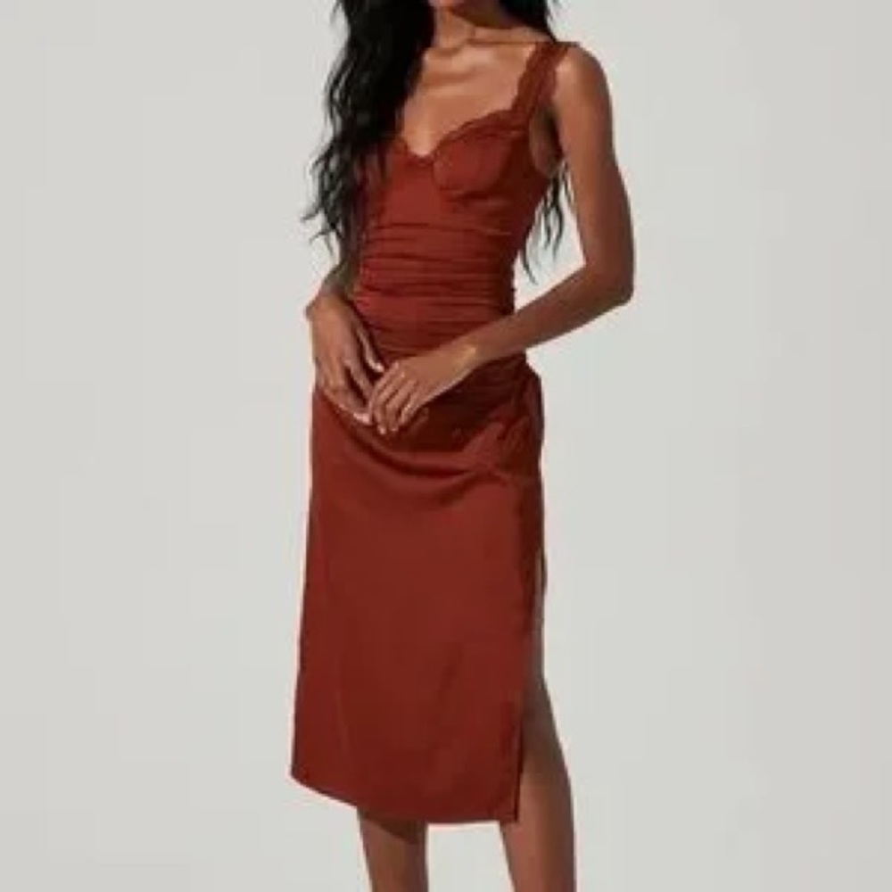 ASTR The Label Midi Ruched Dress - Picture 2 of 5